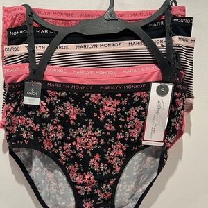Neither Marilyn Monroe (5) pack super soft panties. Size S